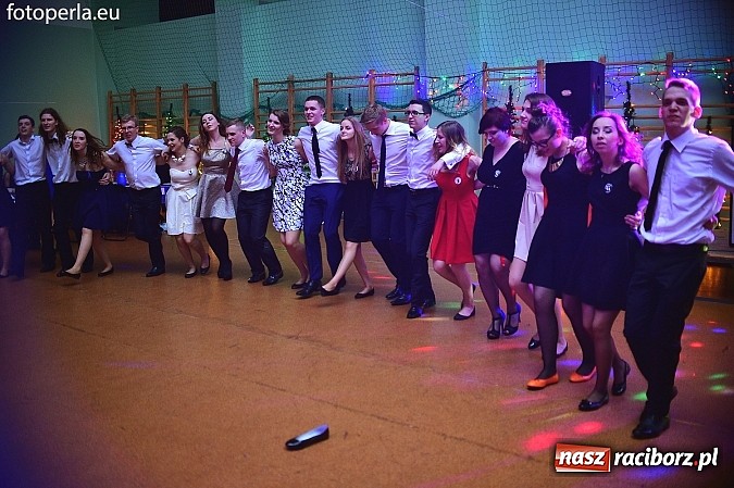 Zdjęcie w galerii na portalu naszraciborz.pl: Bal maturalny uczniów I LO i Liceum Plastycznego - fotoreportaż i zdjęcia grupowe wiadomości z regionu