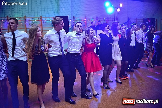 Zdjęcie w galerii na portalu naszraciborz.pl: Bal maturalny uczniów I LO i Liceum Plastycznego - fotoreportaż i zdjęcia grupowe wiadomości z regionu