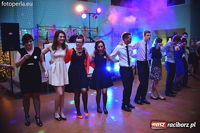 Zdjęcie w galerii na portalu naszraciborz.pl: Bal maturalny uczniów I LO i Liceum Plastycznego - fotoreportaż i zdjęcia grupowe wiadomości z regionu