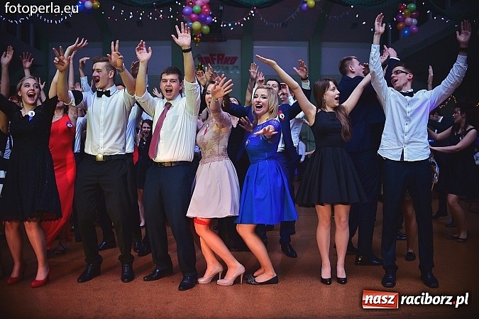 Zdjęcie w galerii na portalu naszraciborz.pl: Bal maturalny uczniów I LO i Liceum Plastycznego - fotoreportaż i zdjęcia grupowe wiadomości z regionu