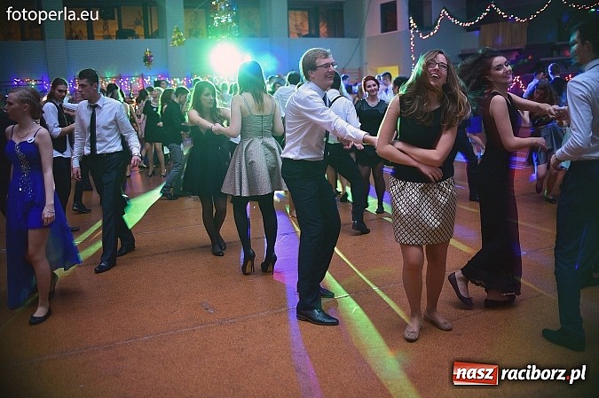 Zdjęcie w galerii na portalu naszraciborz.pl: Bal maturalny uczniów I LO i Liceum Plastycznego - fotoreportaż i zdjęcia grupowe wiadomości z regionu