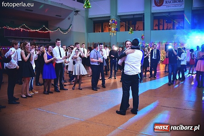 Zdjęcie w galerii na portalu naszraciborz.pl: Bal maturalny uczniów I LO i Liceum Plastycznego - fotoreportaż i zdjęcia grupowe wiadomości z regionu