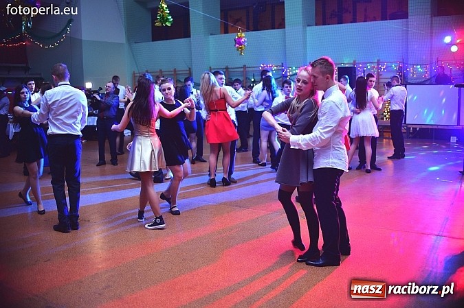 Zdjęcie w galerii na portalu naszraciborz.pl: Bal maturalny uczniów I LO i Liceum Plastycznego - fotoreportaż i zdjęcia grupowe wiadomości z regionu