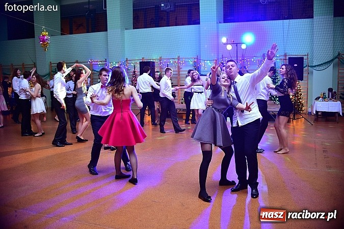 Zdjęcie w galerii na portalu naszraciborz.pl: Bal maturalny uczniów I LO i Liceum Plastycznego - fotoreportaż i zdjęcia grupowe wiadomości z regionu