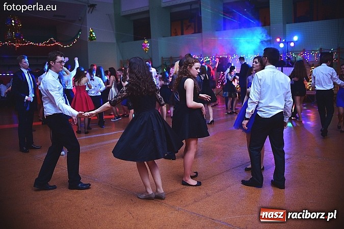 Zdjęcie w galerii na portalu naszraciborz.pl: Bal maturalny uczniów I LO i Liceum Plastycznego - fotoreportaż i zdjęcia grupowe wiadomości z regionu