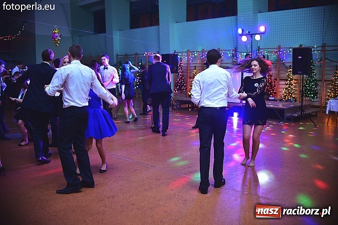 Zdjęcie w galerii na portalu naszraciborz.pl: Bal maturalny uczniów I LO i Liceum Plastycznego - fotoreportaż i zdjęcia grupowe wiadomości z regionu