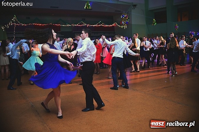 Zdjęcie w galerii na portalu naszraciborz.pl: Bal maturalny uczniów I LO i Liceum Plastycznego - fotoreportaż i zdjęcia grupowe wiadomości z regionu