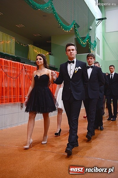 Zdjęcie w galerii na portalu naszraciborz.pl: Bal maturalny uczniów I LO i Liceum Plastycznego - fotoreportaż i zdjęcia grupowe wiadomości z regionu