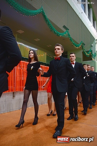 Zdjęcie w galerii na portalu naszraciborz.pl: Bal maturalny uczniów I LO i Liceum Plastycznego - fotoreportaż i zdjęcia grupowe wiadomości z regionu