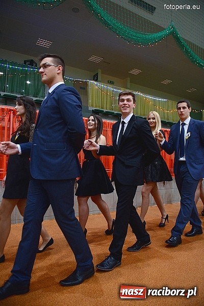 Zdjęcie w galerii na portalu naszraciborz.pl: Bal maturalny uczniów I LO i Liceum Plastycznego - fotoreportaż i zdjęcia grupowe wiadomości z regionu