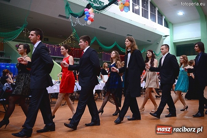 Zdjęcie w galerii na portalu naszraciborz.pl: Bal maturalny uczniów I LO i Liceum Plastycznego - fotoreportaż i zdjęcia grupowe wiadomości z regionu