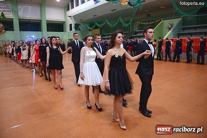 Zdjęcie w galerii na portalu naszraciborz.pl: Bal maturalny uczniów I LO i Liceum Plastycznego - fotoreportaż i zdjęcia grupowe wiadomości z regionu