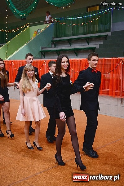 Zdjęcie w galerii na portalu naszraciborz.pl: Bal maturalny uczniów I LO i Liceum Plastycznego - fotoreportaż i zdjęcia grupowe wiadomości z regionu