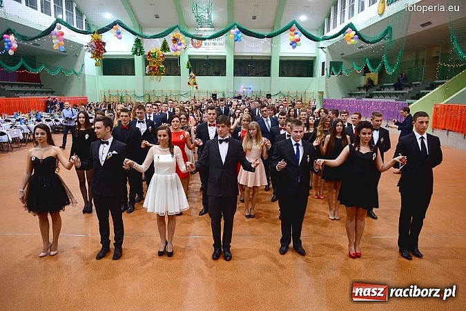 Zdjęcie w galerii na portalu naszraciborz.pl: Bal maturalny uczniów I LO i Liceum Plastycznego - fotoreportaż i zdjęcia grupowe wiadomości z regionu