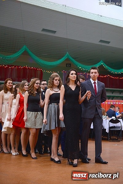 Zdjęcie w galerii na portalu naszraciborz.pl: Bal maturalny uczniów I LO i Liceum Plastycznego - fotoreportaż i zdjęcia grupowe wiadomości z regionu