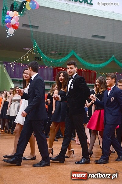 Zdjęcie w galerii na portalu naszraciborz.pl: Bal maturalny uczniów I LO i Liceum Plastycznego - fotoreportaż i zdjęcia grupowe wiadomości z regionu