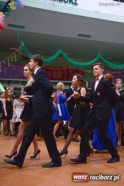 Zdjęcie w galerii na portalu naszraciborz.pl: Bal maturalny uczniów I LO i Liceum Plastycznego - fotoreportaż i zdjęcia grupowe wiadomości z regionu