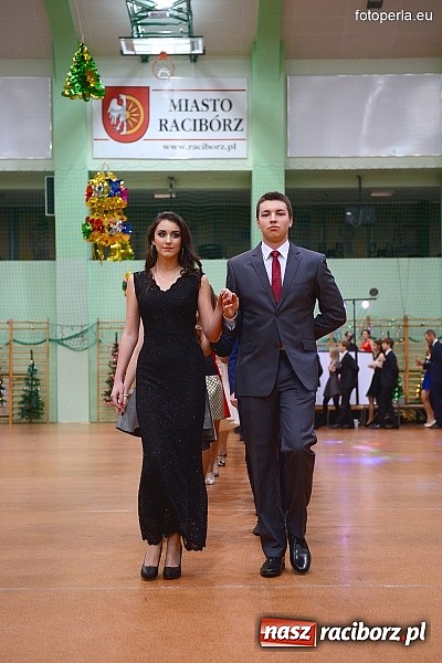 Zdjęcie w galerii na portalu naszraciborz.pl: Bal maturalny uczniów I LO i Liceum Plastycznego - fotoreportaż i zdjęcia grupowe wiadomości z regionu