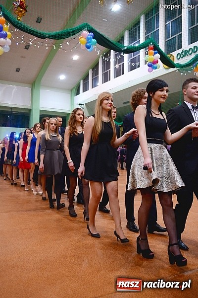 Zdjęcie w galerii na portalu naszraciborz.pl: Bal maturalny uczniów I LO i Liceum Plastycznego - fotoreportaż i zdjęcia grupowe wiadomości z regionu