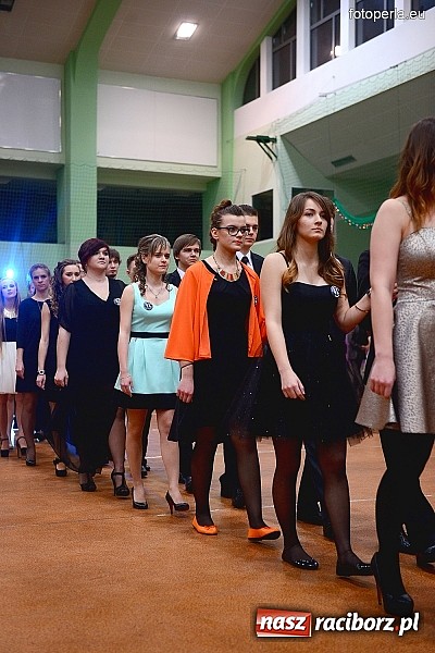 Zdjęcie w galerii na portalu naszraciborz.pl: Bal maturalny uczniów I LO i Liceum Plastycznego - fotoreportaż i zdjęcia grupowe wiadomości z regionu