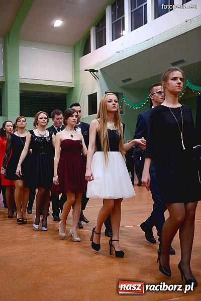 Zdjęcie w galerii na portalu naszraciborz.pl: Bal maturalny uczniów I LO i Liceum Plastycznego - fotoreportaż i zdjęcia grupowe wiadomości z regionu