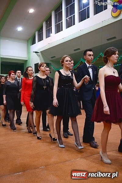 Zdjęcie w galerii na portalu naszraciborz.pl: Bal maturalny uczniów I LO i Liceum Plastycznego - fotoreportaż i zdjęcia grupowe wiadomości z regionu