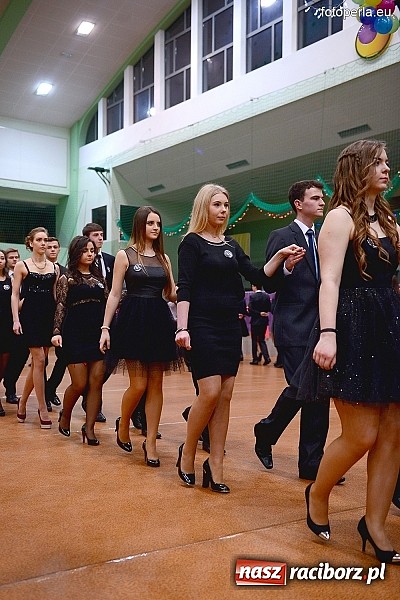 Zdjęcie w galerii na portalu naszraciborz.pl: Bal maturalny uczniów I LO i Liceum Plastycznego - fotoreportaż i zdjęcia grupowe wiadomości z regionu