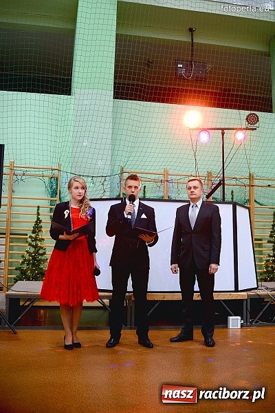 Zdjęcie w galerii na portalu naszraciborz.pl: Bal maturalny uczniów I LO i Liceum Plastycznego - fotoreportaż i zdjęcia grupowe wiadomości z regionu