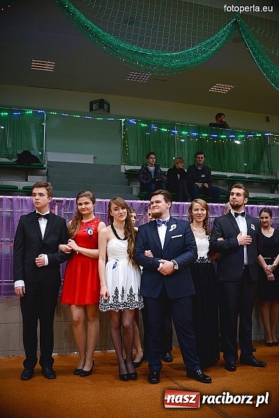 Zdjęcie w galerii na portalu naszraciborz.pl: Bal maturalny uczniów I LO i Liceum Plastycznego - fotoreportaż i zdjęcia grupowe wiadomości z regionu