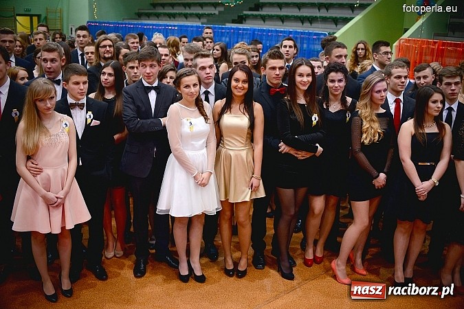 Zdjęcie w galerii na portalu naszraciborz.pl: Bal maturalny uczniów I LO i Liceum Plastycznego - fotoreportaż i zdjęcia grupowe wiadomości z regionu