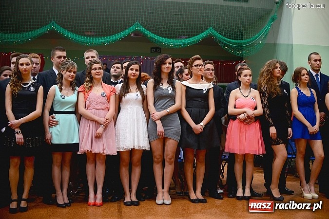 Zdjęcie w galerii na portalu naszraciborz.pl: Bal maturalny uczniów I LO i Liceum Plastycznego - fotoreportaż i zdjęcia grupowe wiadomości z regionu