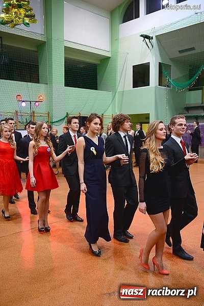 Zdjęcie w galerii na portalu naszraciborz.pl: Bal maturalny uczniów I LO i Liceum Plastycznego - fotoreportaż i zdjęcia grupowe wiadomości z regionu