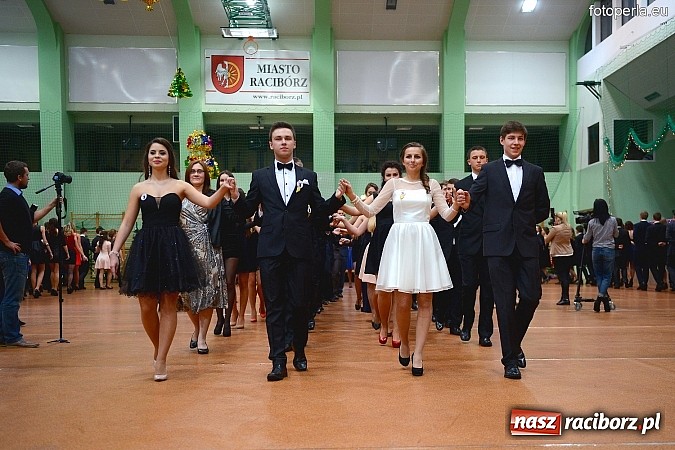 Zdjęcie w galerii na portalu naszraciborz.pl: Bal maturalny uczniów I LO i Liceum Plastycznego - fotoreportaż i zdjęcia grupowe wiadomości z regionu