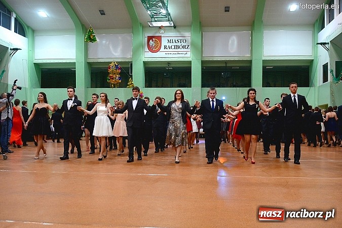 Zdjęcie w galerii na portalu naszraciborz.pl: Bal maturalny uczniów I LO i Liceum Plastycznego - fotoreportaż i zdjęcia grupowe wiadomości z regionu