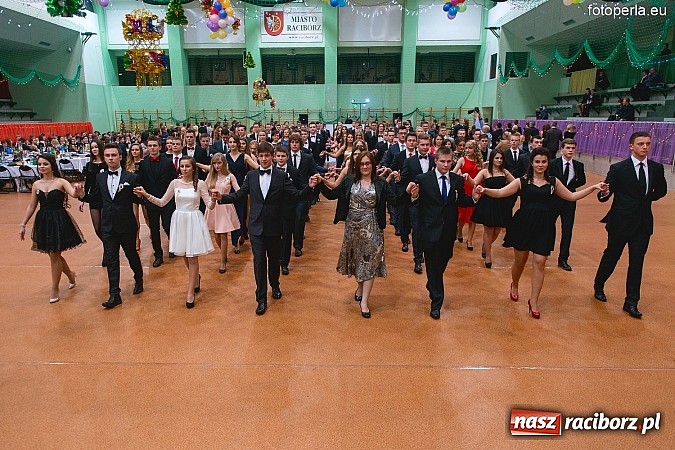 Zdjęcie w galerii na portalu naszraciborz.pl: Bal maturalny uczniów I LO i Liceum Plastycznego - fotoreportaż i zdjęcia grupowe wiadomości z regionu