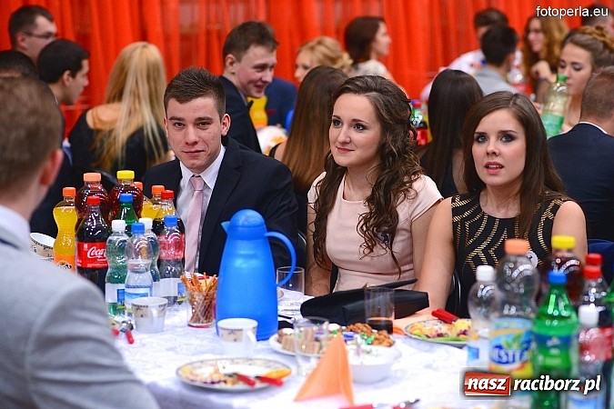 Zdjęcie w galerii na portalu naszraciborz.pl: Bal maturalny uczniów I LO i Liceum Plastycznego - fotoreportaż i zdjęcia grupowe wiadomości z regionu