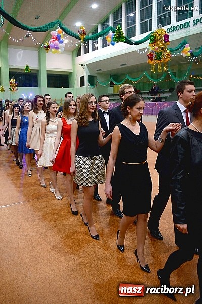 Zdjęcie w galerii na portalu naszraciborz.pl: Bal maturalny uczniów I LO i Liceum Plastycznego - fotoreportaż i zdjęcia grupowe wiadomości z regionu