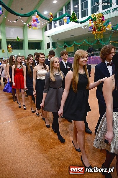 Zdjęcie w galerii na portalu naszraciborz.pl: Bal maturalny uczniów I LO i Liceum Plastycznego - fotoreportaż i zdjęcia grupowe wiadomości z regionu