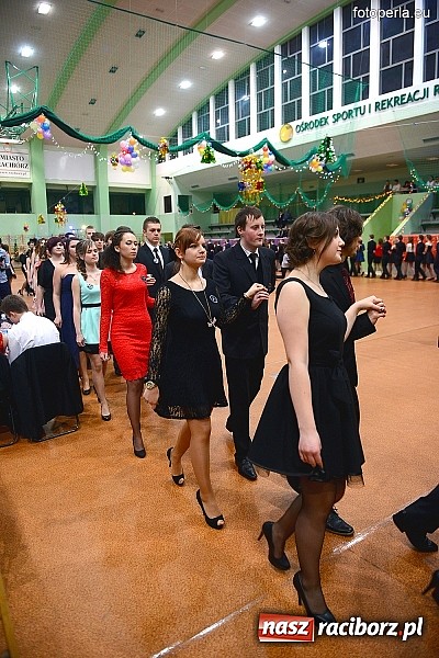 Zdjęcie w galerii na portalu naszraciborz.pl: Bal maturalny uczniów I LO i Liceum Plastycznego - fotoreportaż i zdjęcia grupowe wiadomości z regionu