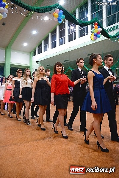 Zdjęcie w galerii na portalu naszraciborz.pl: Bal maturalny uczniów I LO i Liceum Plastycznego - fotoreportaż i zdjęcia grupowe wiadomości z regionu
