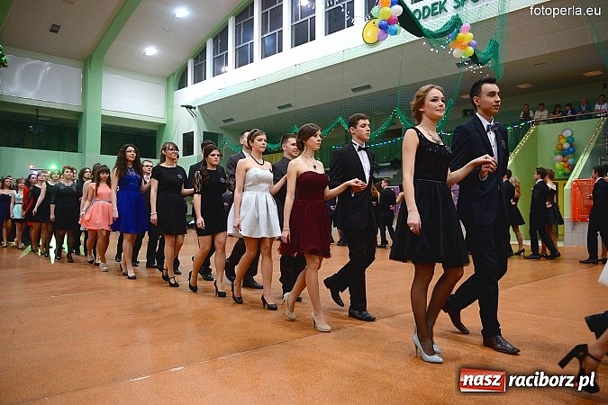 Zdjęcie w galerii na portalu naszraciborz.pl: Bal maturalny uczniów I LO i Liceum Plastycznego - fotoreportaż i zdjęcia grupowe wiadomości z regionu