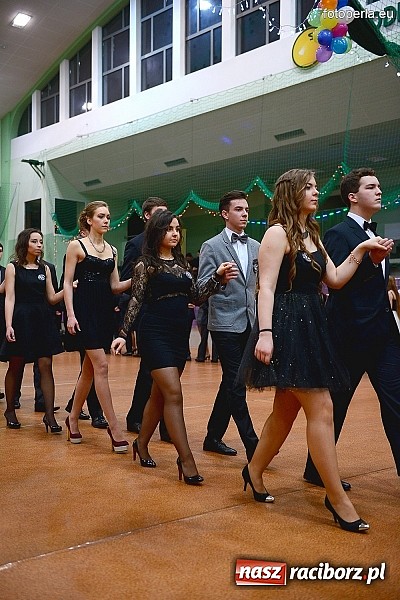 Zdjęcie w galerii na portalu naszraciborz.pl: Bal maturalny uczniów I LO i Liceum Plastycznego - fotoreportaż i zdjęcia grupowe wiadomości z regionu