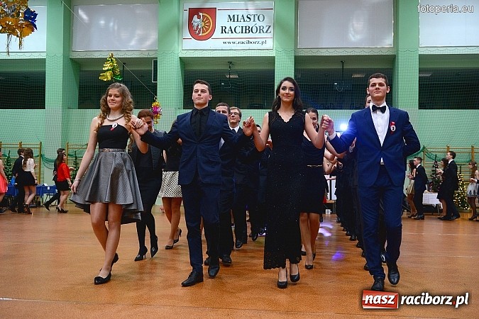 Zdjęcie w galerii na portalu naszraciborz.pl: Bal maturalny uczniów I LO i Liceum Plastycznego - fotoreportaż i zdjęcia grupowe wiadomości z regionu