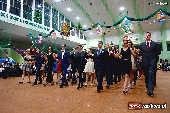 Zdjęcie w galerii na portalu naszraciborz.pl: Bal maturalny uczniów I LO i Liceum Plastycznego - fotoreportaż i zdjęcia grupowe wiadomości z regionu