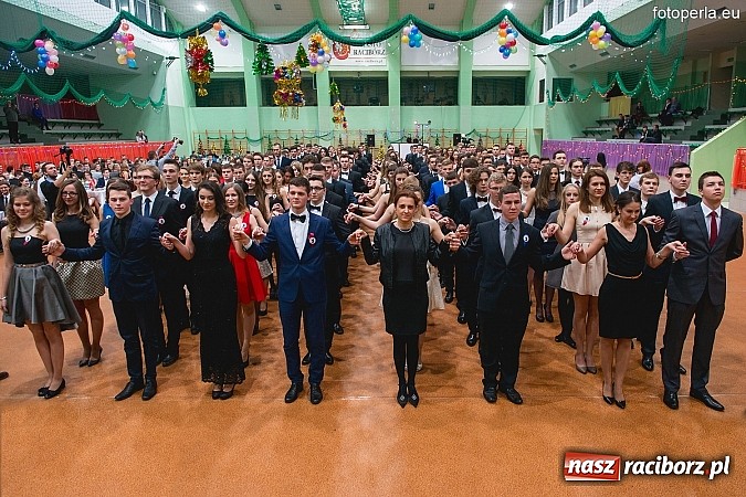 Zdjęcie w galerii na portalu naszraciborz.pl: Bal maturalny uczniów I LO i Liceum Plastycznego - fotoreportaż i zdjęcia grupowe wiadomości z regionu