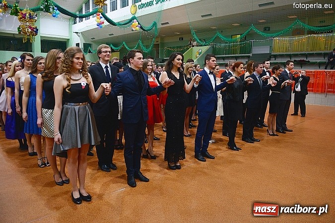 Zdjęcie w galerii na portalu naszraciborz.pl: Bal maturalny uczniów I LO i Liceum Plastycznego - fotoreportaż i zdjęcia grupowe wiadomości z regionu