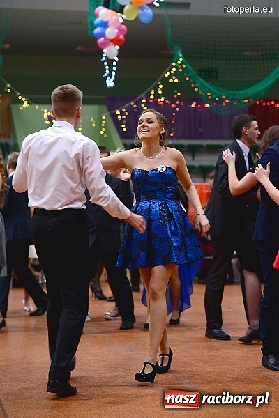 Zdjęcie w galerii na portalu naszraciborz.pl: Bal maturalny uczniów I LO i Liceum Plastycznego - fotoreportaż i zdjęcia grupowe wiadomości z regionu