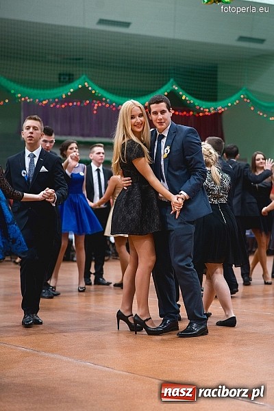 Zdjęcie w galerii na portalu naszraciborz.pl: Bal maturalny uczniów I LO i Liceum Plastycznego - fotoreportaż i zdjęcia grupowe wiadomości z regionu