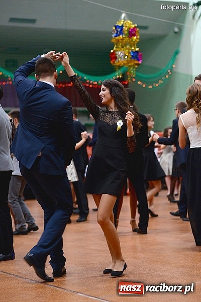 Zdjęcie w galerii na portalu naszraciborz.pl: Bal maturalny uczniów I LO i Liceum Plastycznego - fotoreportaż i zdjęcia grupowe wiadomości z regionu