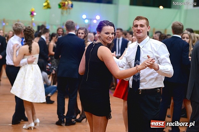 Zdjęcie w galerii na portalu naszraciborz.pl: Bal maturalny uczniów I LO i Liceum Plastycznego - fotoreportaż i zdjęcia grupowe wiadomości z regionu